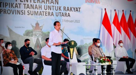 Presiden RI Jokowi Bagikan Sertifikat Tanah Kepada Masyarakat Sumatera Utara