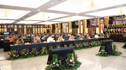 Rapat Persiapan Mudik, Pemerintah Antisipasi Jalur Bekasi-Semarang & Merak -Bakauheni