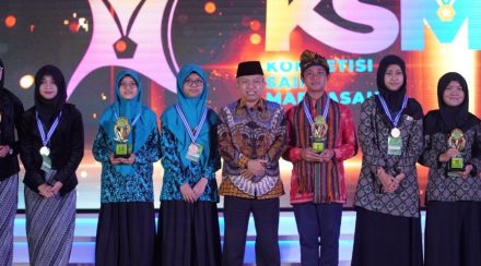 Para Siswa - Siswi Pemenang Kompetisi Sains Madrasah 2022